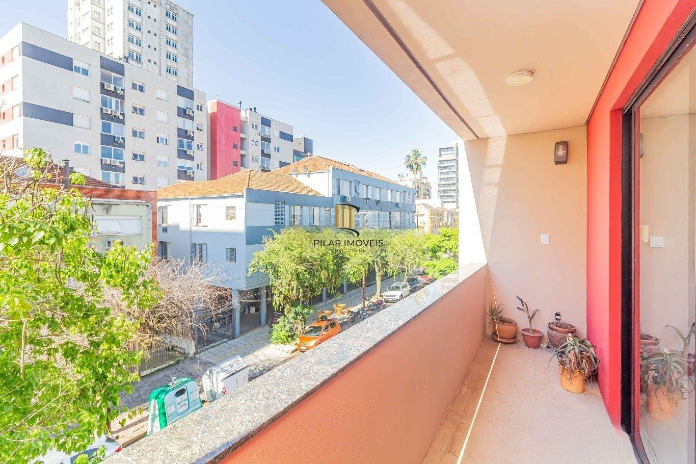 Prédio Comercial á venda com 2 salas e terraço no bairro Menino Deus