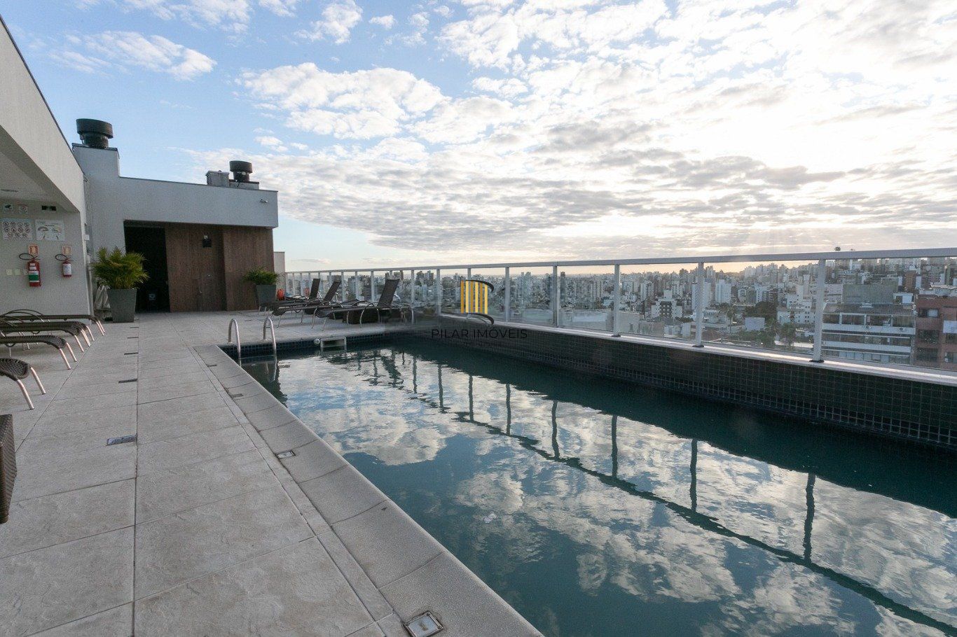 Apartamento semi mobiliado com 2 quartos de bairro Petrópolis