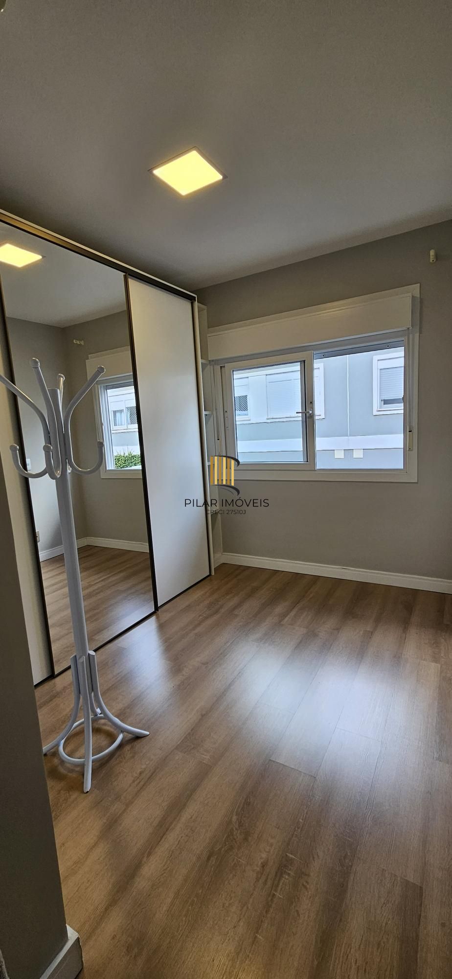 Casa em Condomínio com 3 quartos, 3 suítes, 2 vagas e 195m² no Jardim Carvalho.