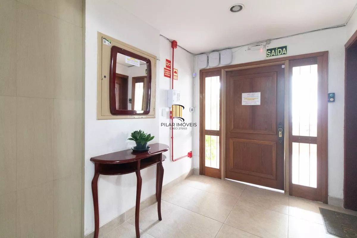 Apartamento 2 dormitórios no Partenon com sacada e 60m²
