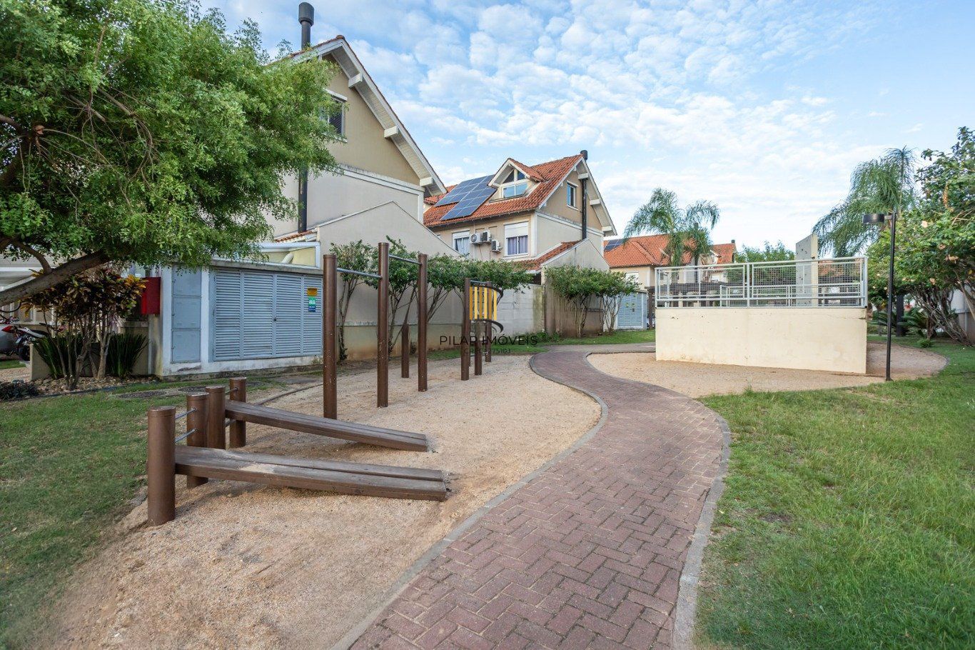 Casa com 4 quartos e 2 vagas em condomínio fechado no Bairro Ecoville.