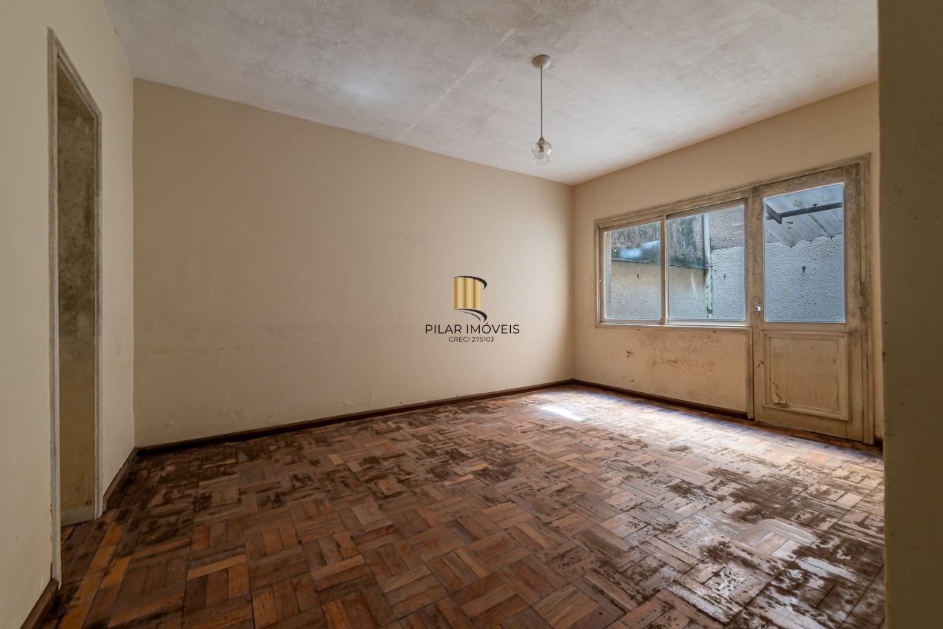 Apartamento JK com 1 dormitório e 54m² à venda em Menino Deus, Porto Alegre.