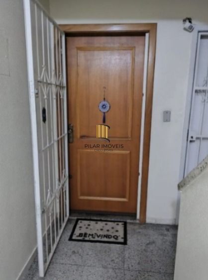 Apartamento de 2 dormitórios com 1 vaga de garagem no bairro Passo da Areia