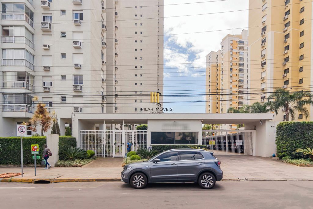 Apartamento com 2 quartos, vaga de garagem e elevador  no bairro Passo da Areia