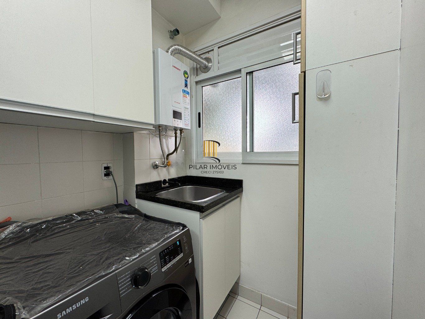 Apartamento com 2 quartos, 1 vaga e elevador no bairro Sarandi