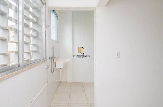 Apartamento com 3 quartos em prédio com elevador no Bairro Cidade Baixa