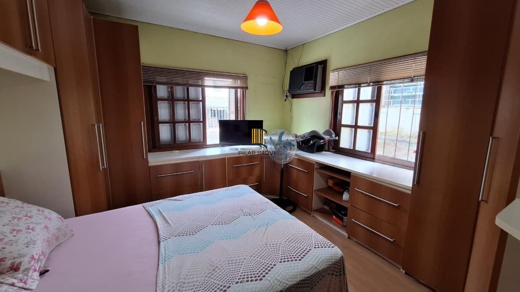 Casa de 4 dormitórios e 4 vagas de garagem em Canoas.