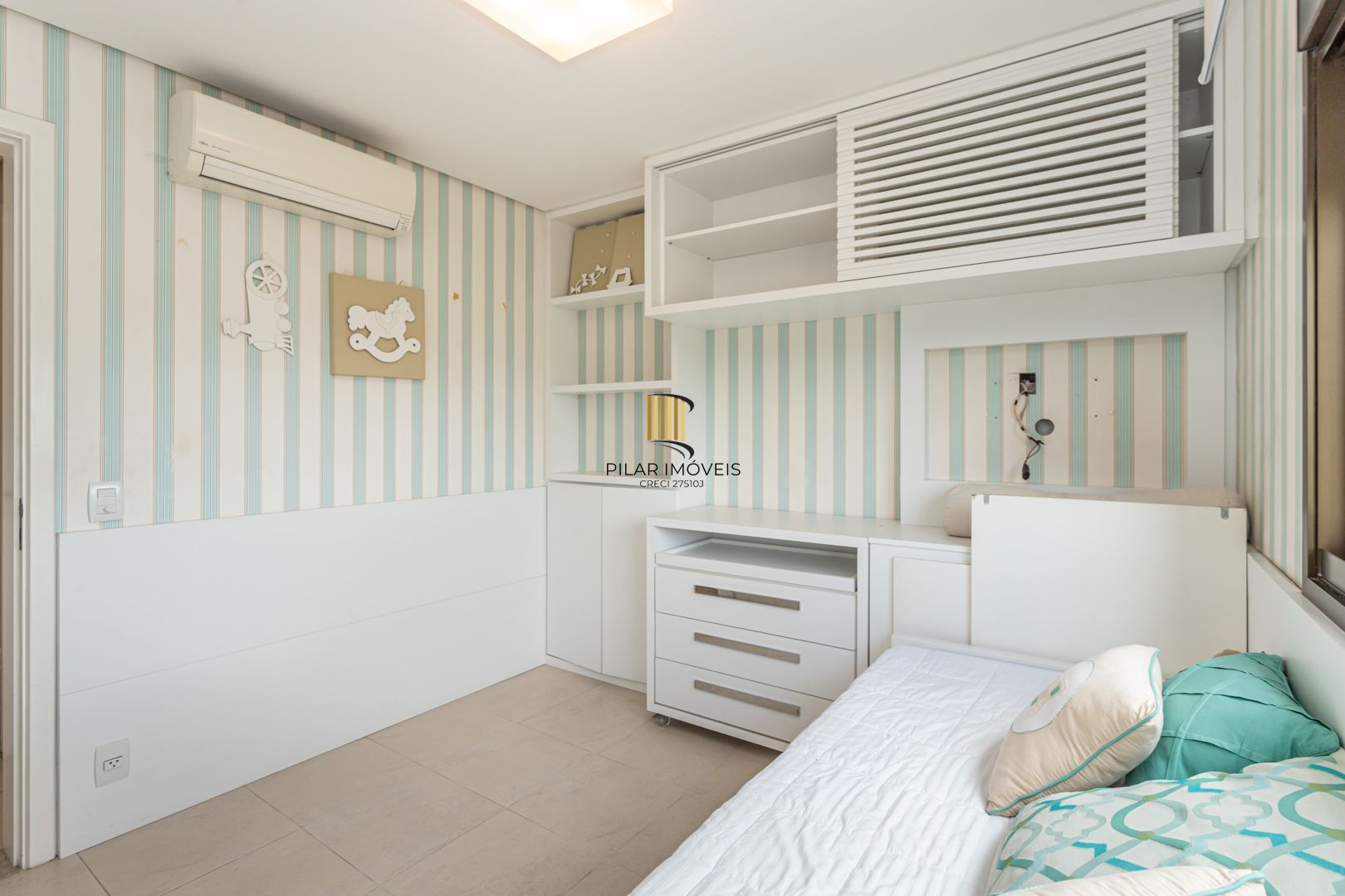 Apartamento de 97m², 2 dormitórios,1suíte, 3 vagas de garagem na rua Guararapes