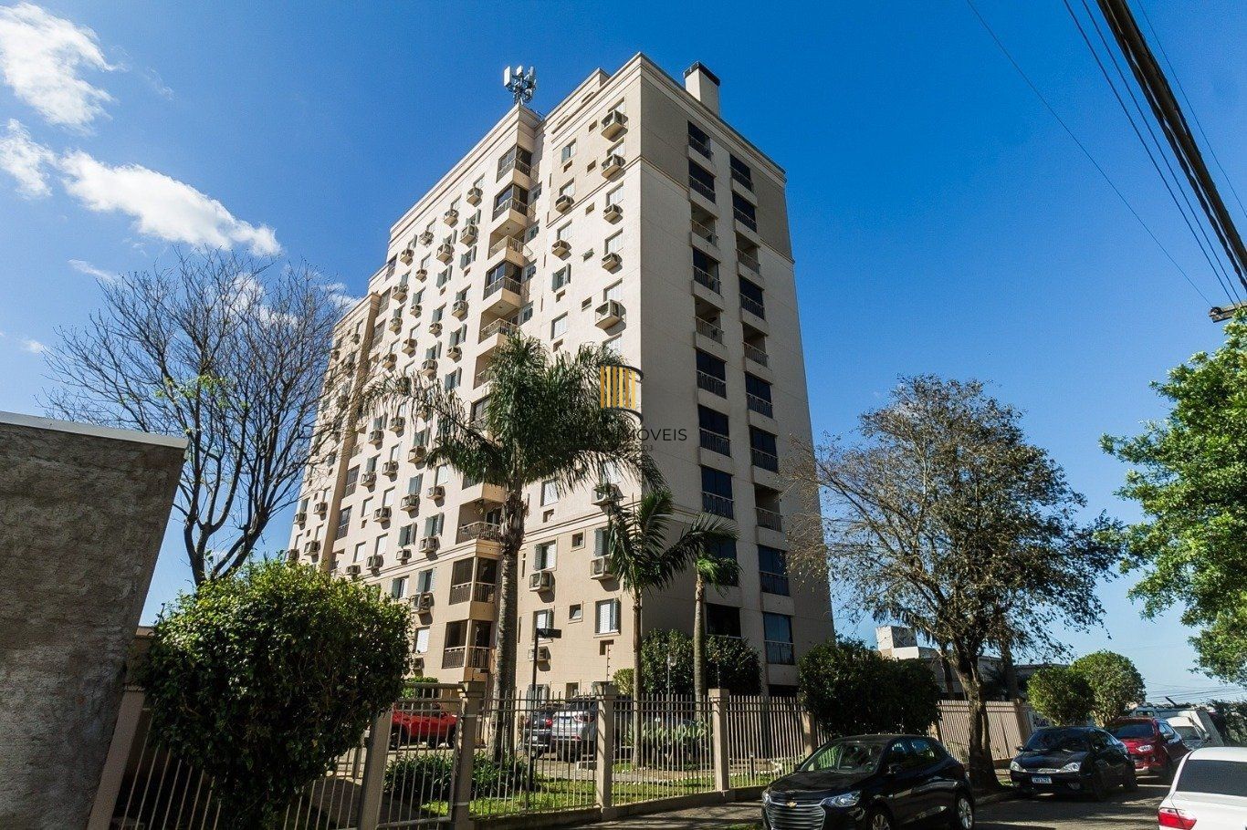 Apartamento com 2 quartos, 1 vaga, gás central e elevador no bairro Sarandi.