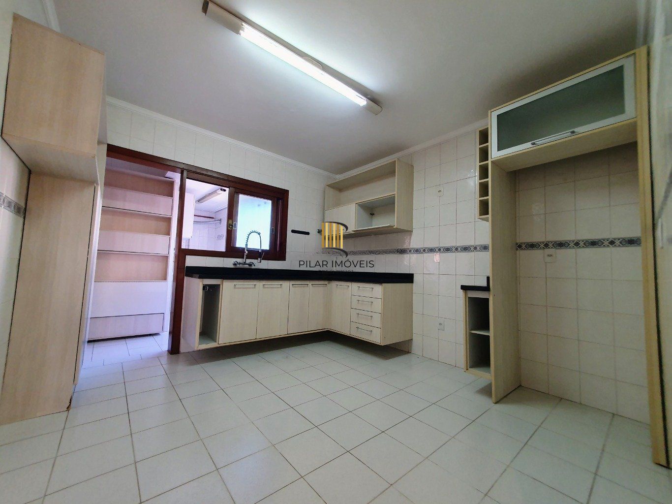 Apartamento com 3 quartos com 1 vaga de garagem localizado no centro de Canoas