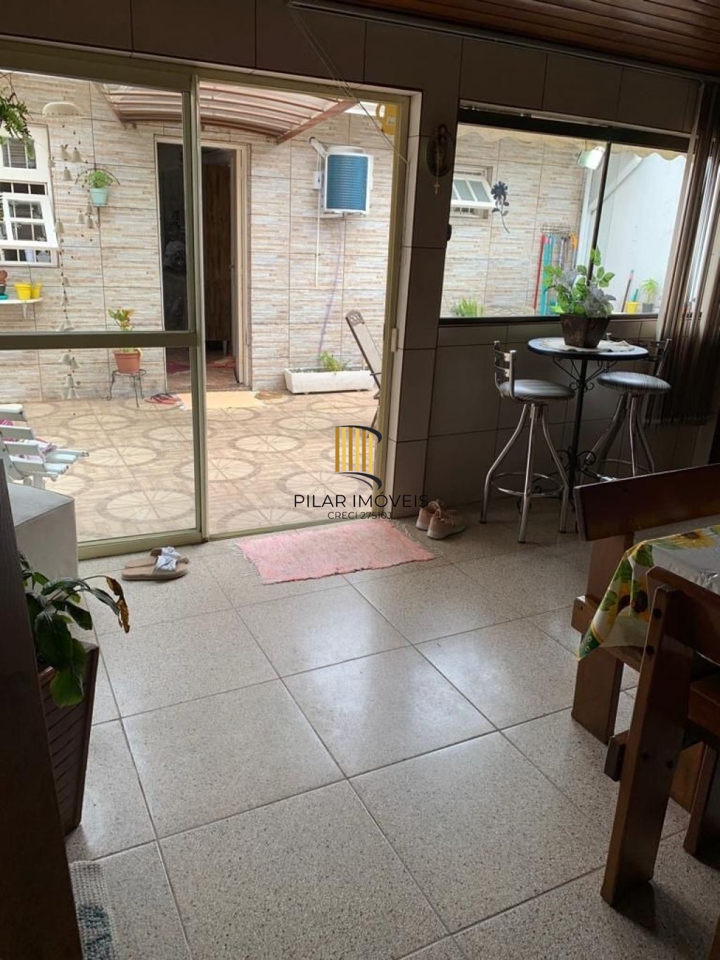 Casa de 3 dormitórios no bairro Sarandi