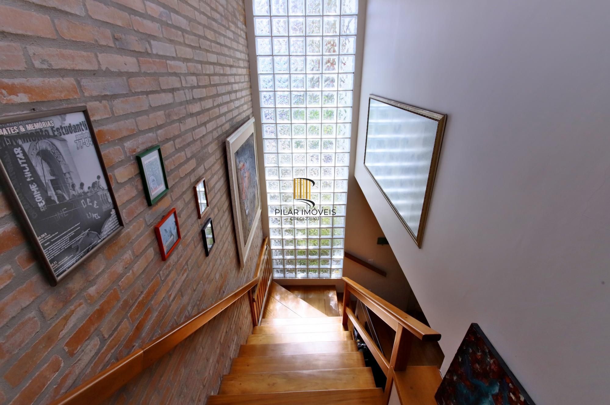 Casa de 4 quartos, 3 banheiros, 3 vagas no bairro Rio Branco