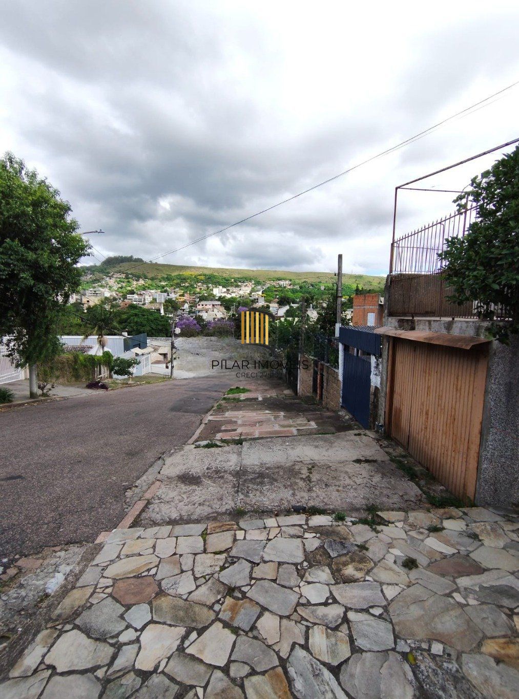 Casa com 3 Quartos, 3 Banheiros, 2 vagas No Bairro Nonoai.