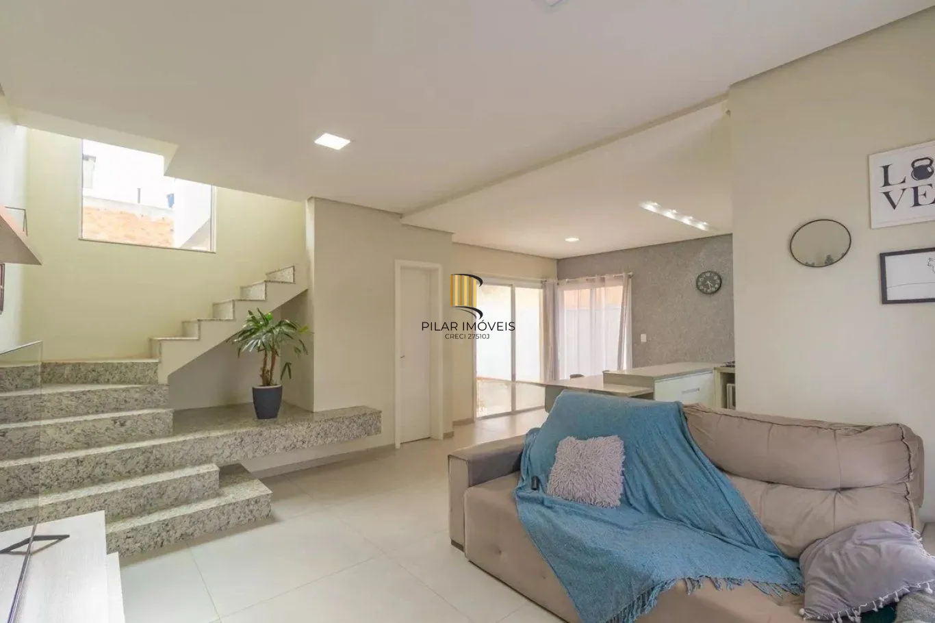 Casa de 3 dormitórios e 3 vagas de garagem em Canoas.