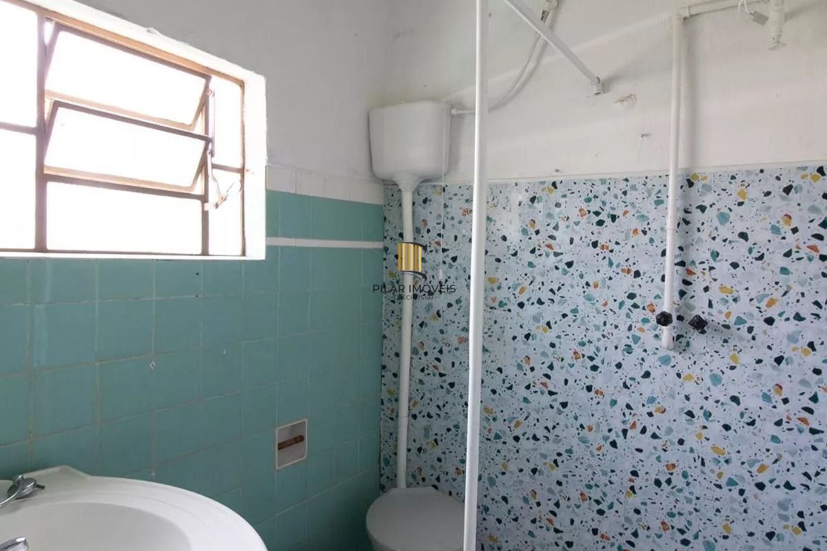 Casa 300m² à Venda na Vila Ipiranga . 2 Quartos, 2 Vagas, Salão e Churrasqueira