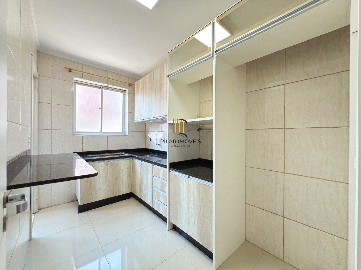 Apartamento com 2 quartos e 1 vaga a venda no bairro Passo da Areia