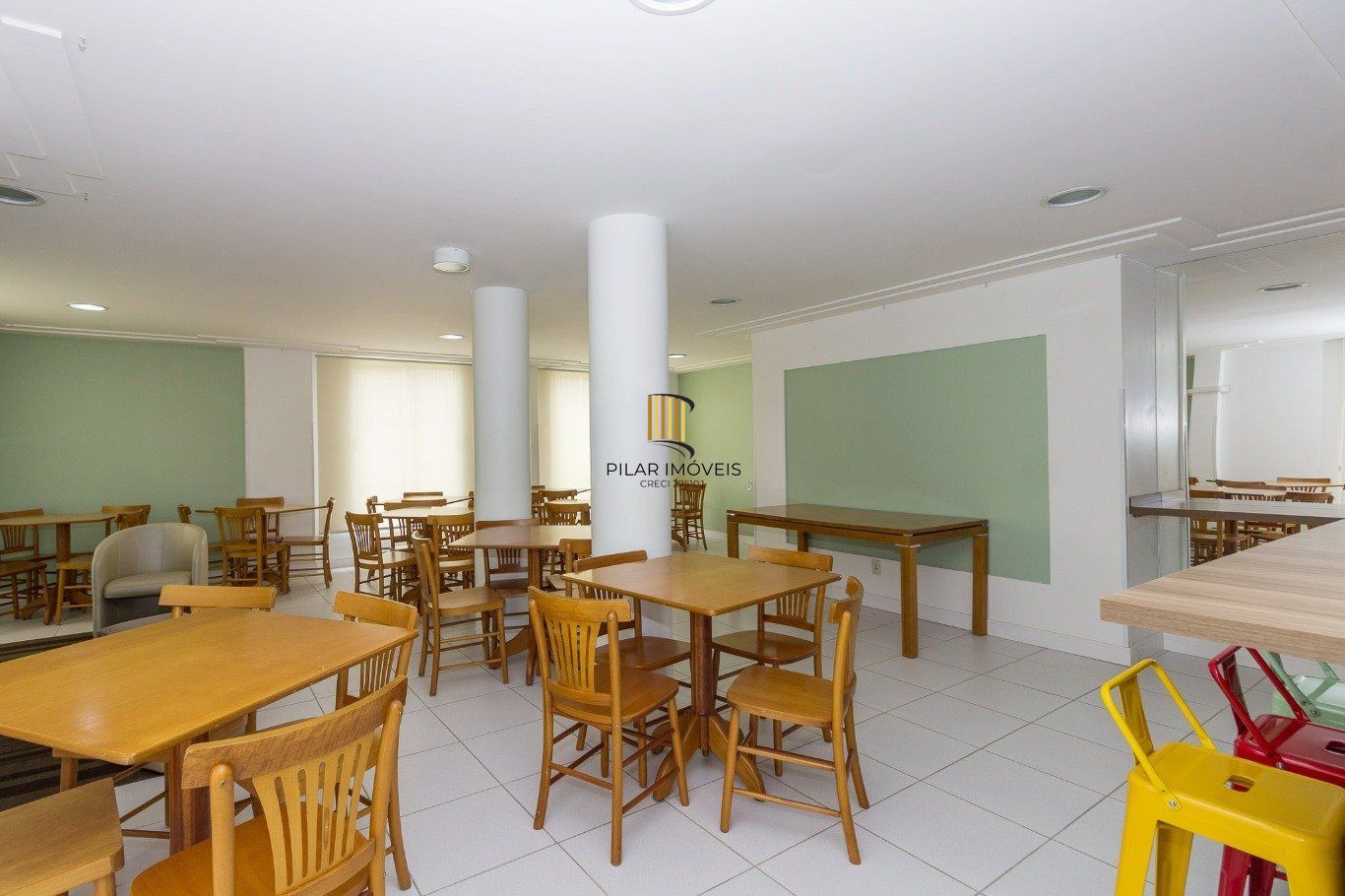 Apartamento 2 Dormitórios com Suíte, elevador e 2 Vagas no Alto Petrópolis