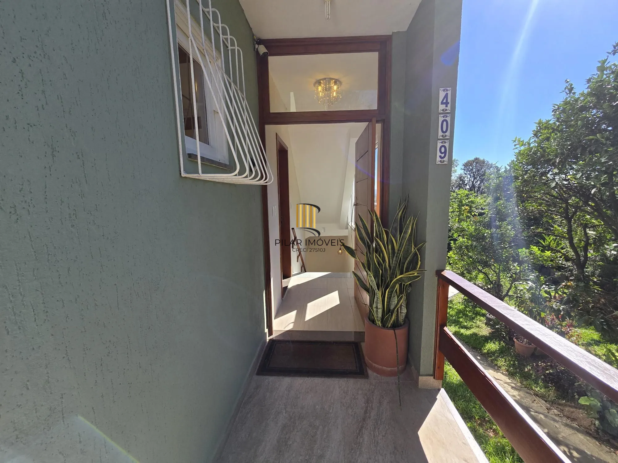 Casa 3 dormitórios, 1 suíte, 4 vagas 210 m² privativos no Belém Novo.