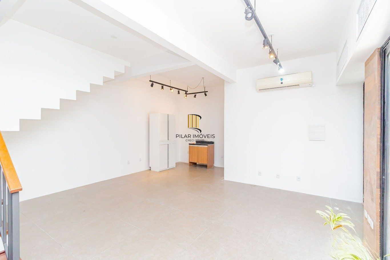 Prédio Comercial á venda com 2 salas e terraço no bairro Menino Deus