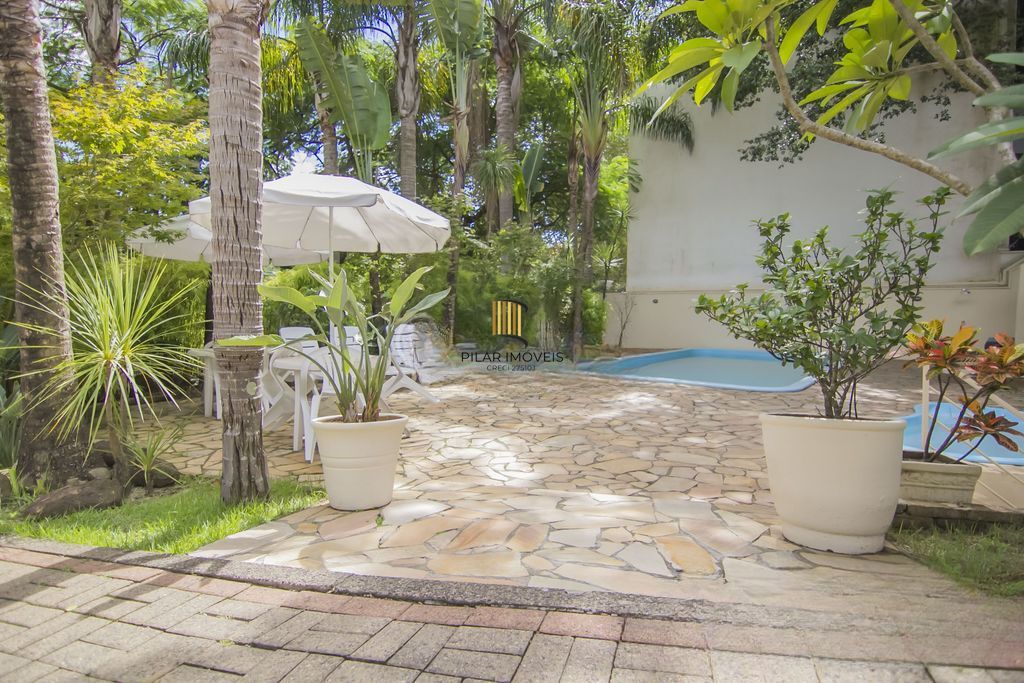 Casa em Condomínio com 5 quartos e 390m² à venda em Boa Vista, Porto Alegre.