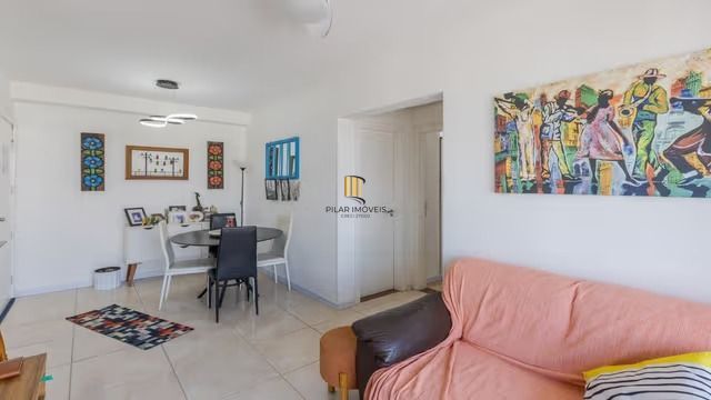 Apartamento de 2 quartos, elevador e 1 vaga de garagem em Canoas.
