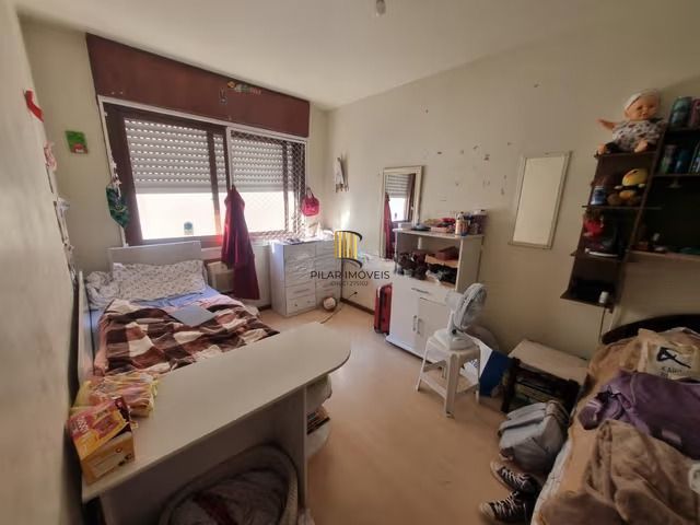 Apartamento de 3 dormitórios no bairro Menino Deus em Porto Alegre.