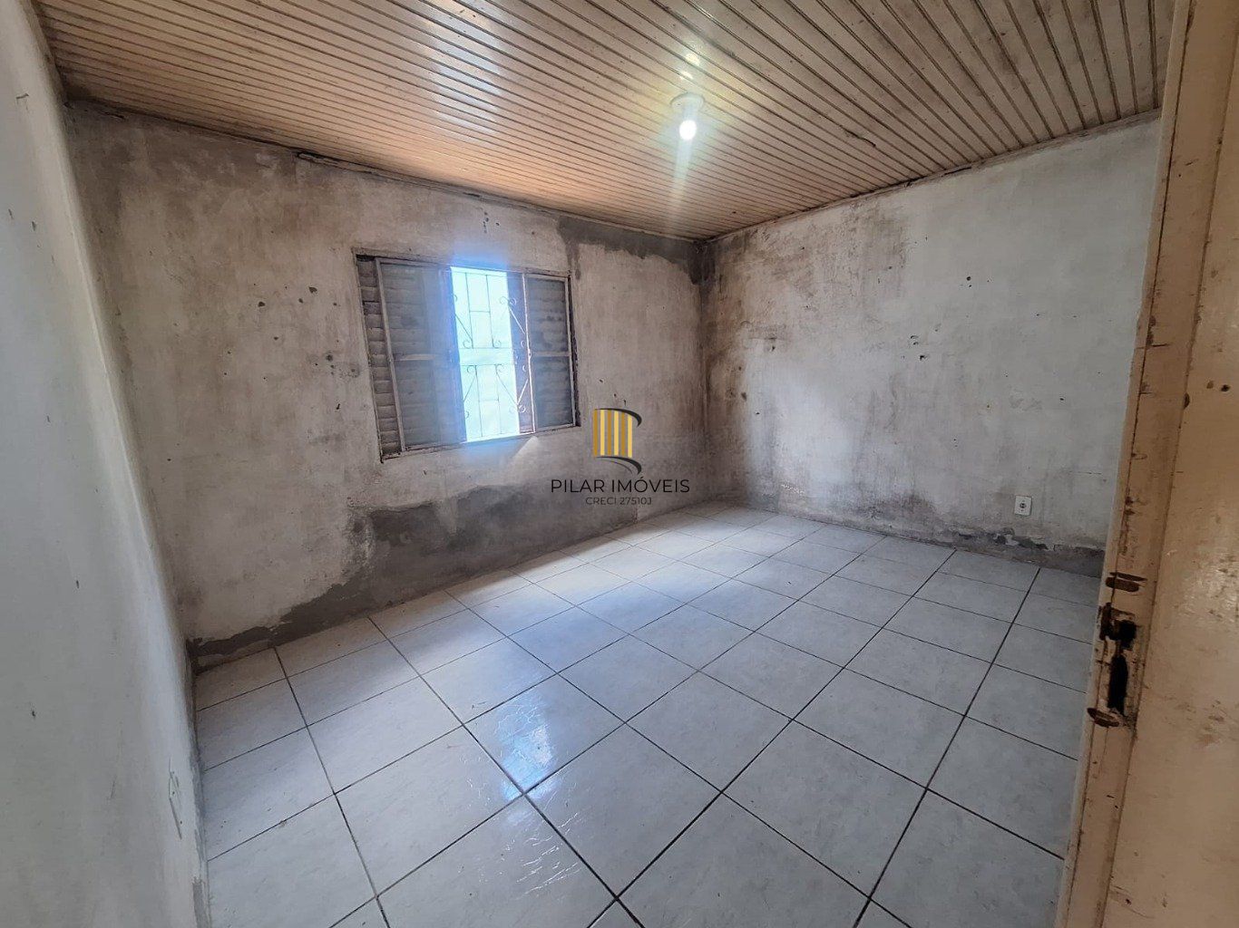 Casa de 2 dormitórios e 2 vagas de garagem em Canoas.