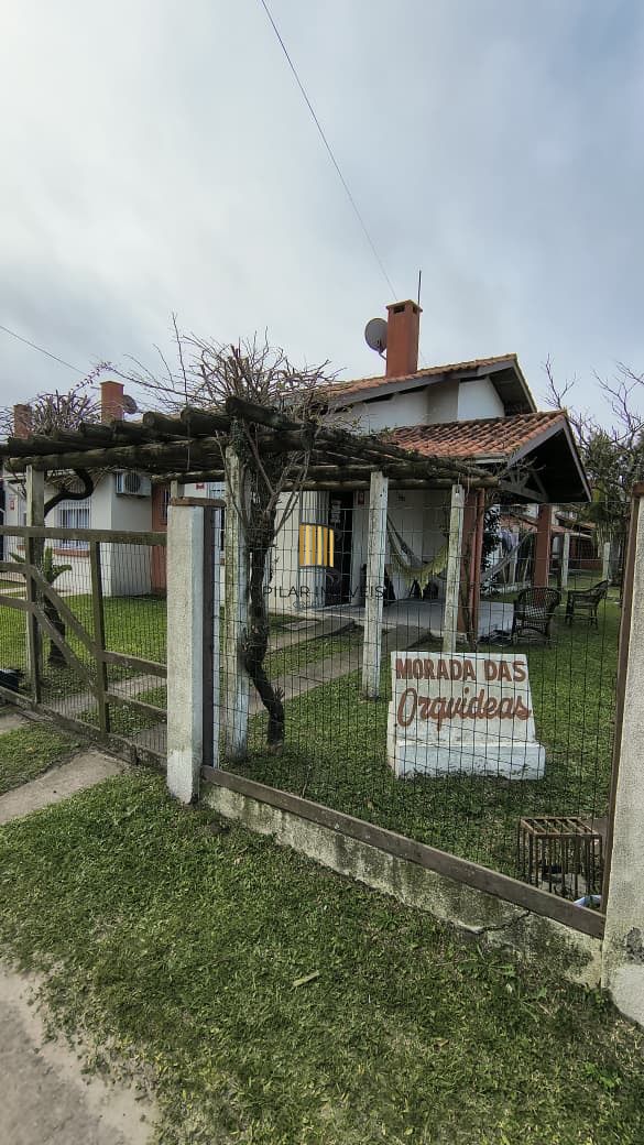 Sobrado 2 dormitórios com suite Condomínio Fechado Capão Novo
