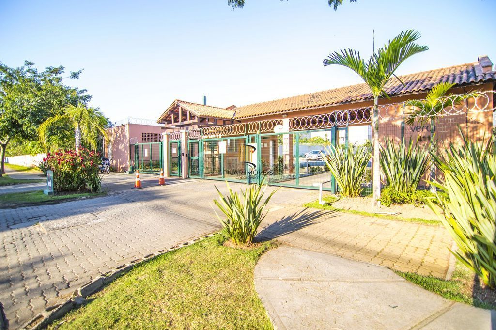 Apartamento com 2 dormitórios e 1 vaga de garagem no Bairro Humaitá