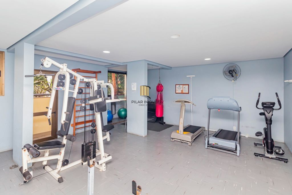 Apartamento com 3 quartos, vaga e elevador no Bairro Menino Deus