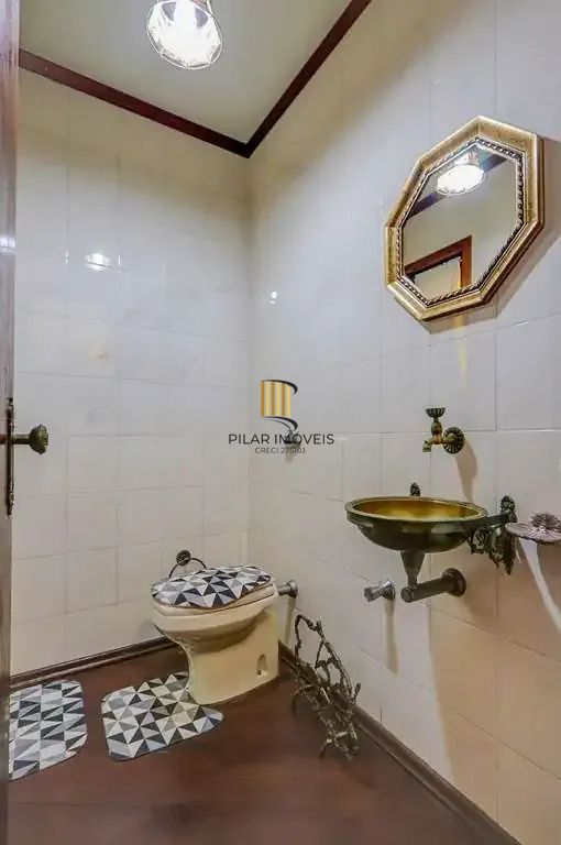 Casa em condominio, 3 quartos, 3 suítes 2 vagas e piscina na Cavalhada.