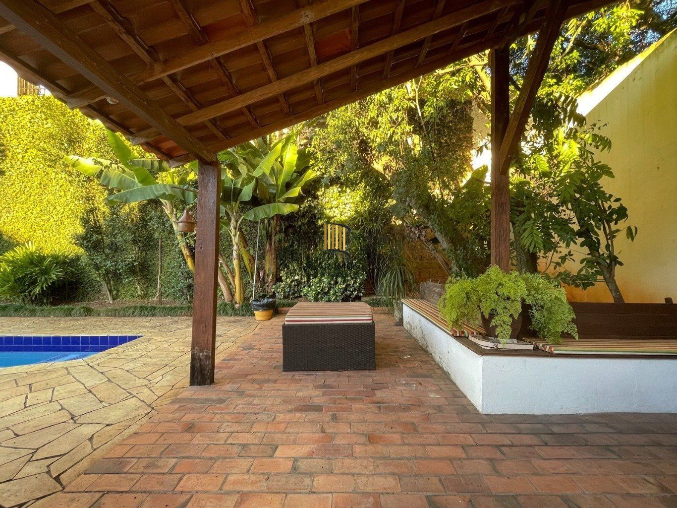 Casa com 4 quartos e 339m² à venda em Santa Tereza, Porto Alegre.