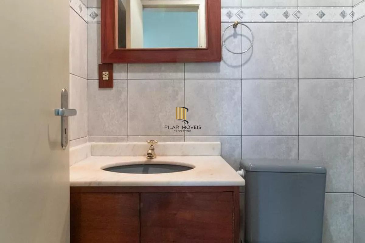Apartamento 2 dormitórios no Partenon com sacada e 60m²
