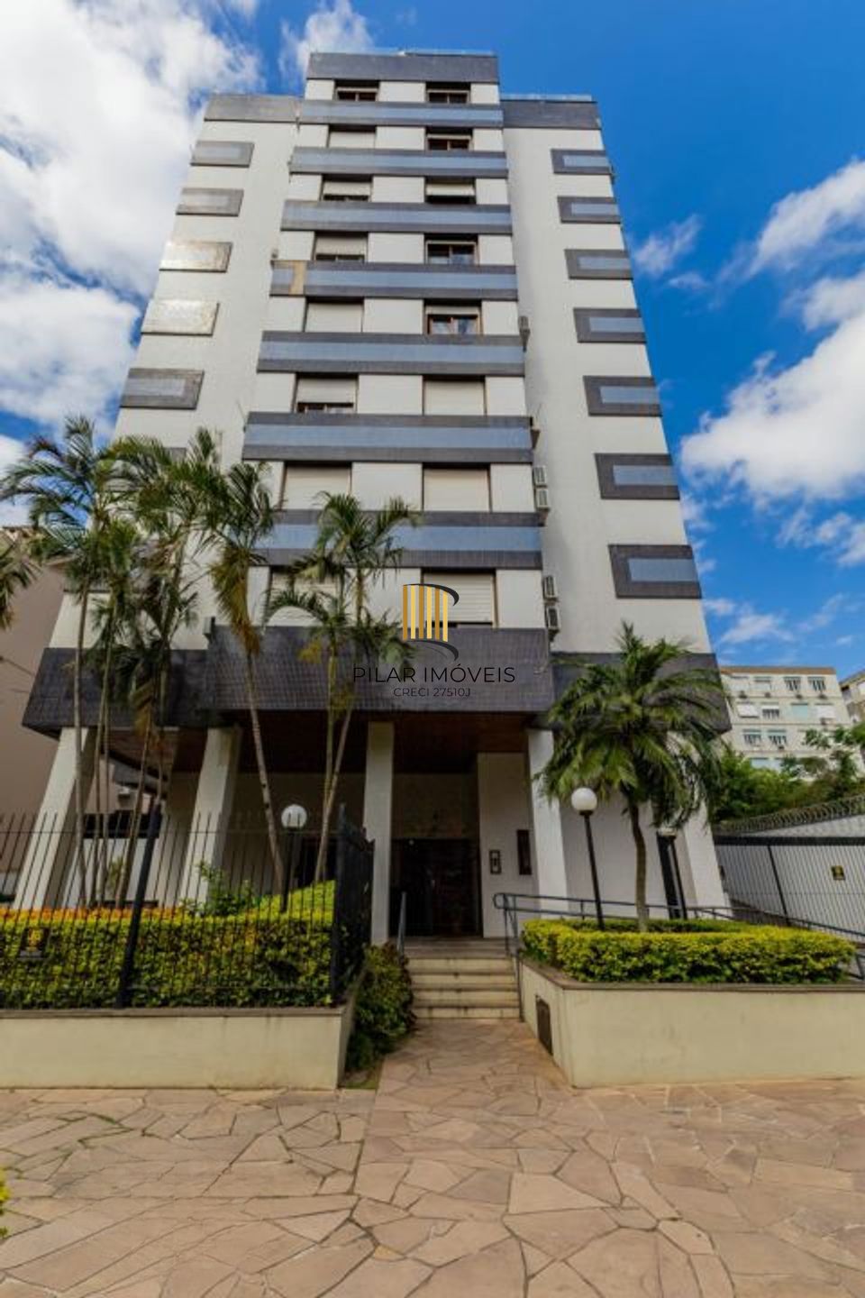 Apartamento com 3 quartos, 1 suíte, 3 vagas e elevador no Bairro São João.