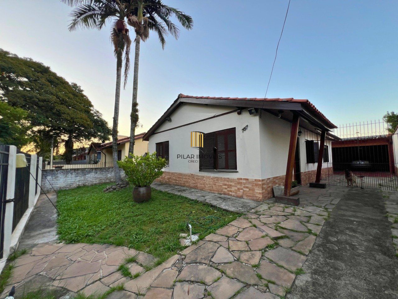 Casa de 3 dormitórios e 2 vagas de garagem em Canoas. - Pilar Imóveis