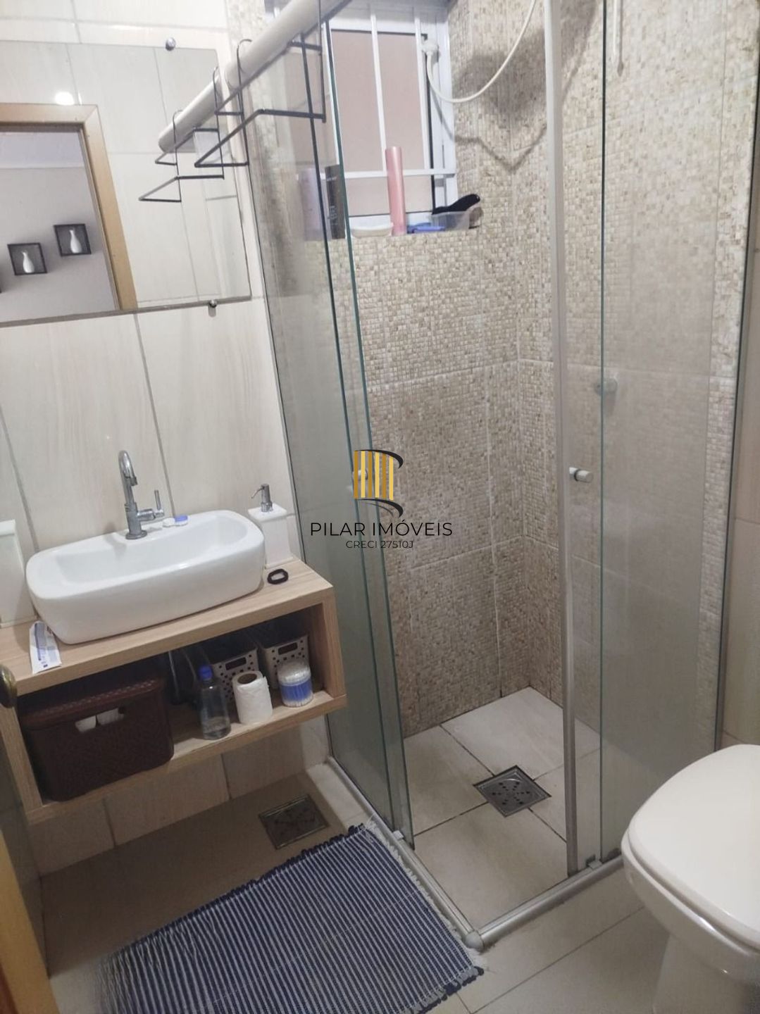 Casa de 2 dormitórios e 2 vagas de garagem em são José Canoas.