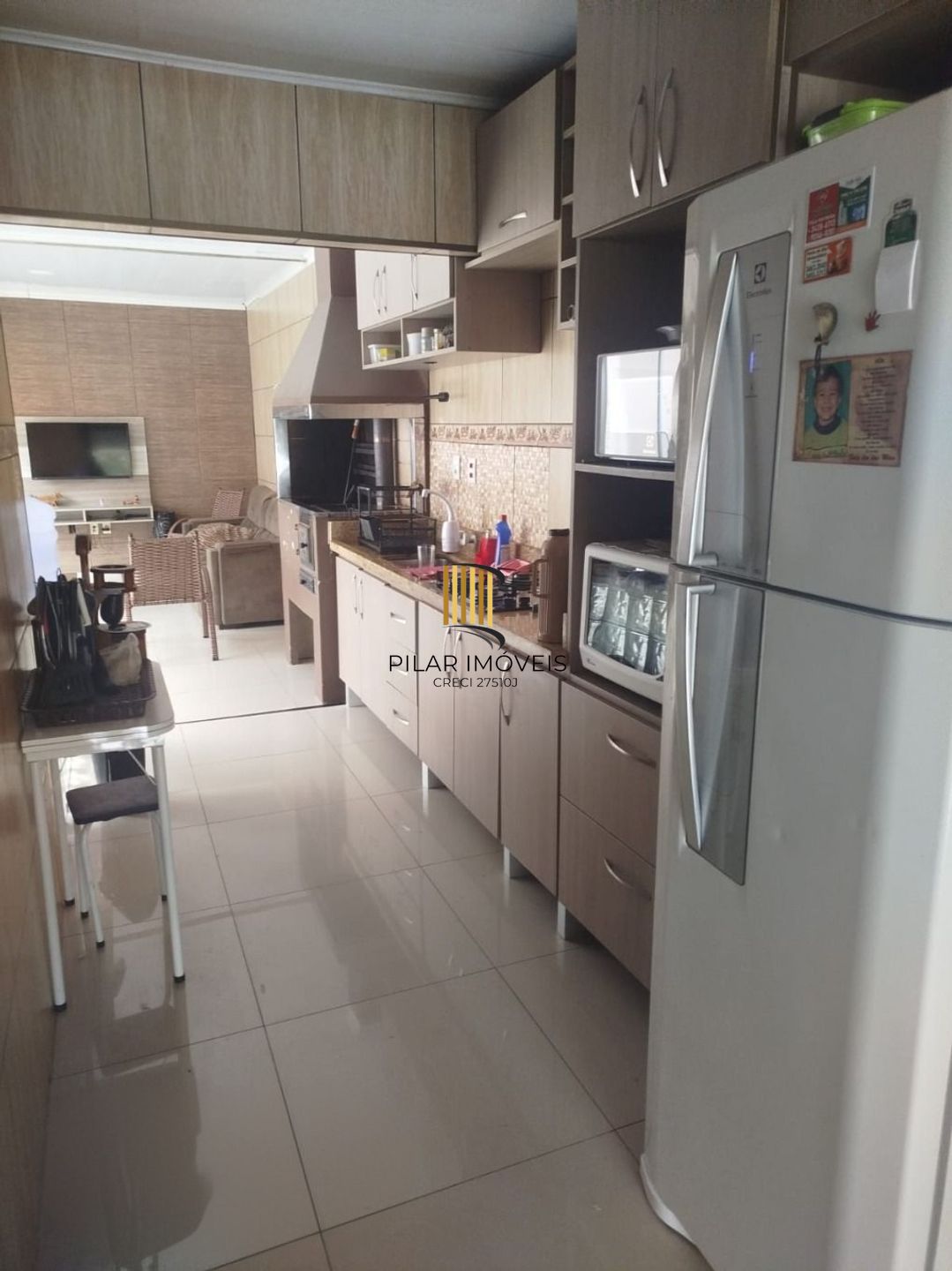 Casa de 2 dormitórios e 2 vagas de garagem em são José Canoas.