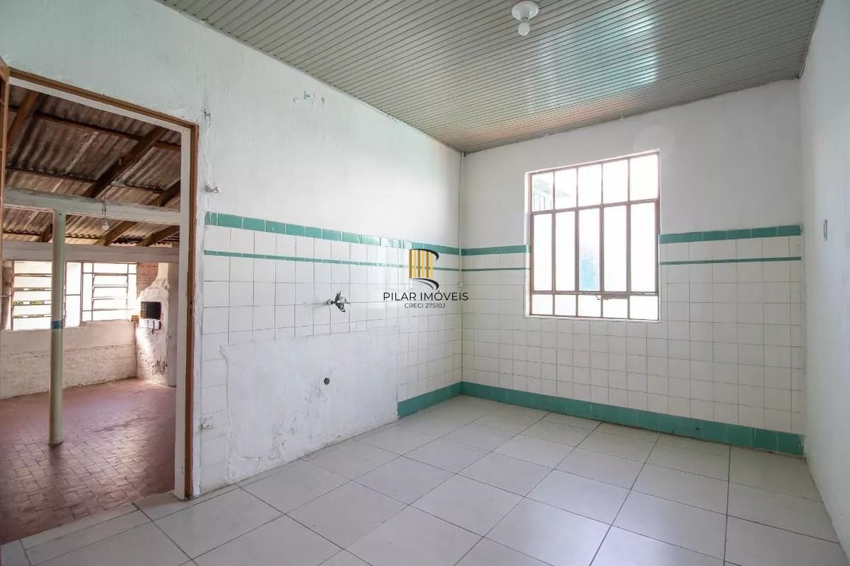 Casa 300m² à Venda na Vila Ipiranga . 2 Quartos, 2 Vagas, Salão e Churrasqueira