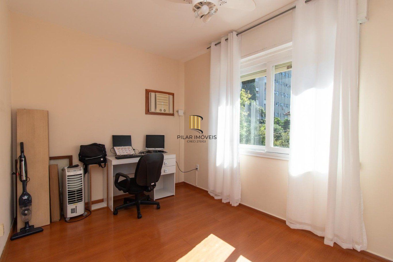 Apartamento de 2 quartos, 1 vaga no bairro Menino Deus