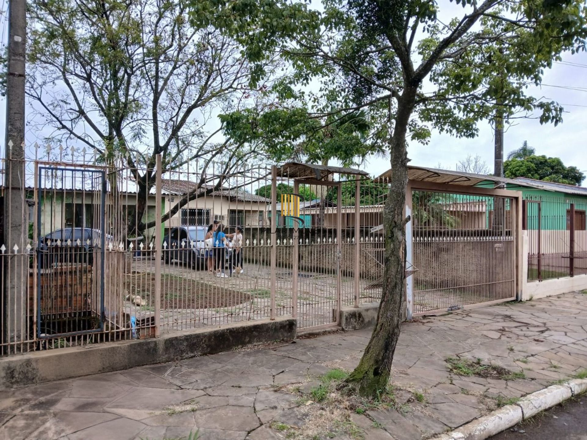 Casa de 3 dormitórios e 2 vagas de garagem em canoas. - Pilar Imóveis