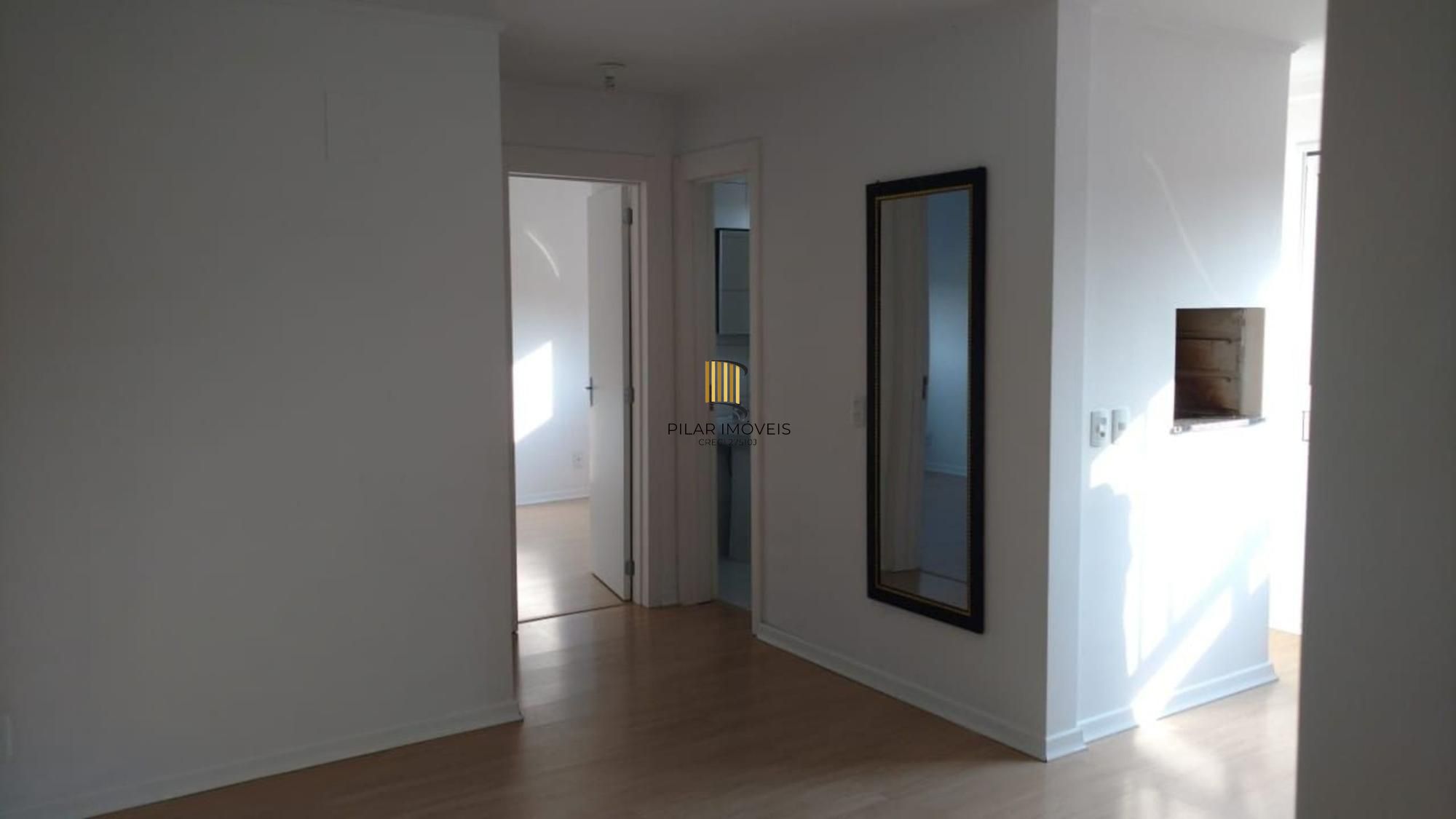 Apartamento de 2 dormitórios, elevador e 1 vaga de garagem.