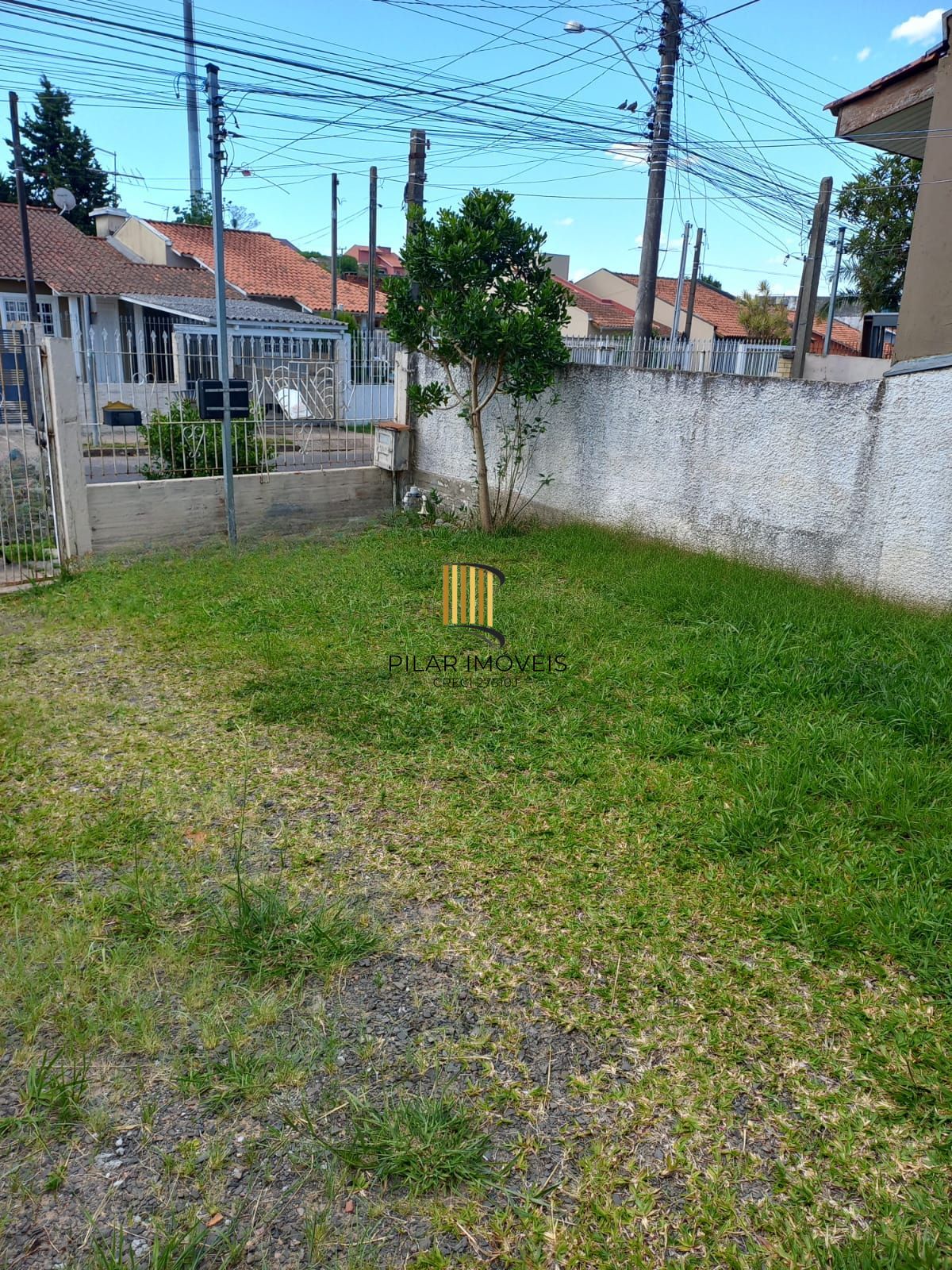 Casa com pátio e edícula no Bairro Porto Verde