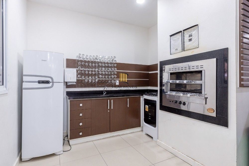 Apartamento 2 dormitórios, 1 suíte, 1 vaga, elevador na Vila Ipiranga.