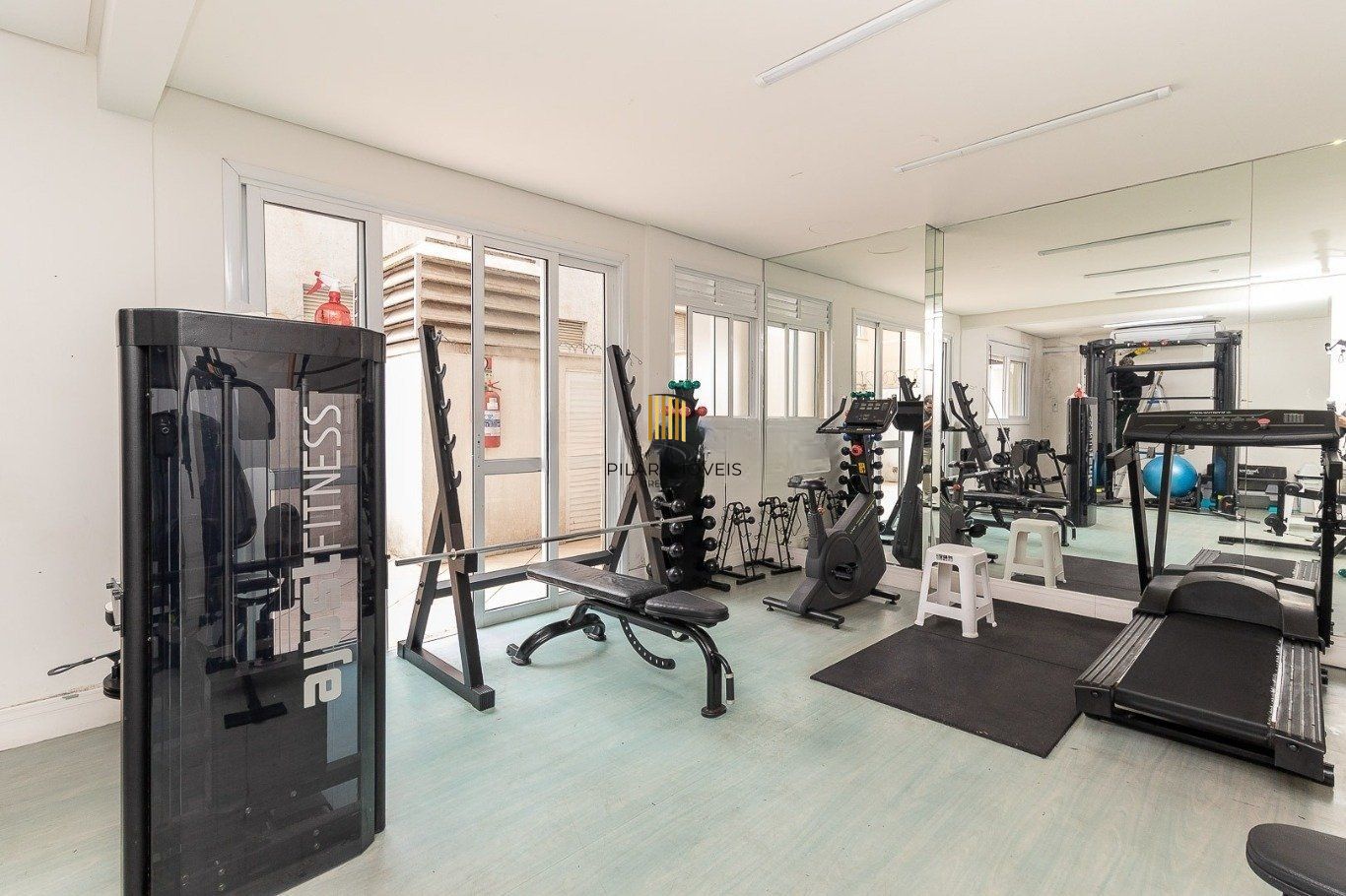 Apartamento semi mobiliado de 2 dormitórios bairro Bom Fim