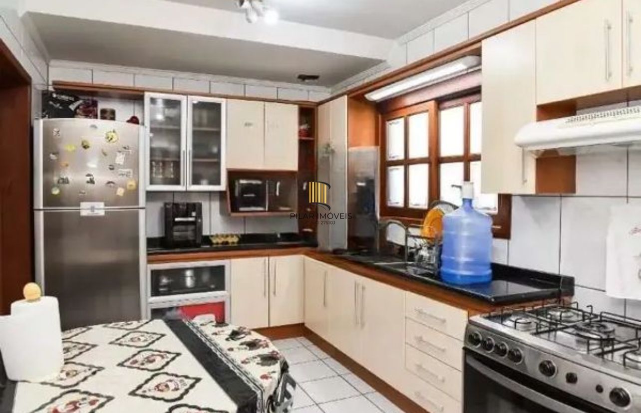 Casa com 3 quartos na Rua José Grimberg, Zona Norte de Porto Alegre