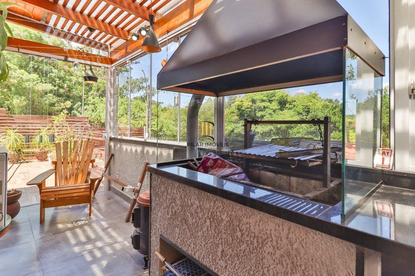 Casa em Condomínio com 3 Dormitórios e Energia Solar na Lomba do Pinheiro