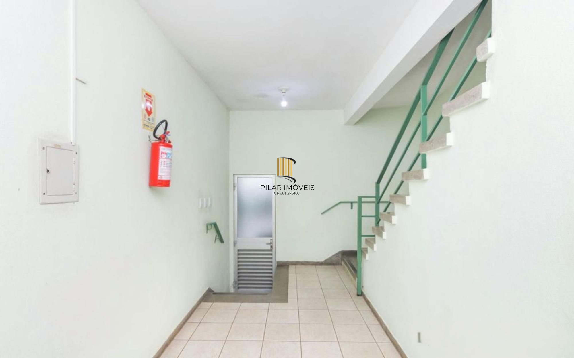 Apartamento com 2 quartos, vaga coberta e sol da manha no bairro Santana