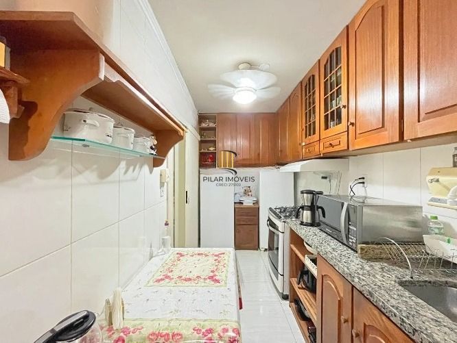 Apartamento térreo com 2 dormitórios no Bairro Menino Deus