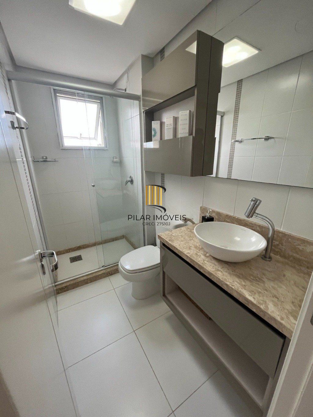 Apartamento com 3 quartos e 4 vagas no Menino Deus, Porto Alegre.