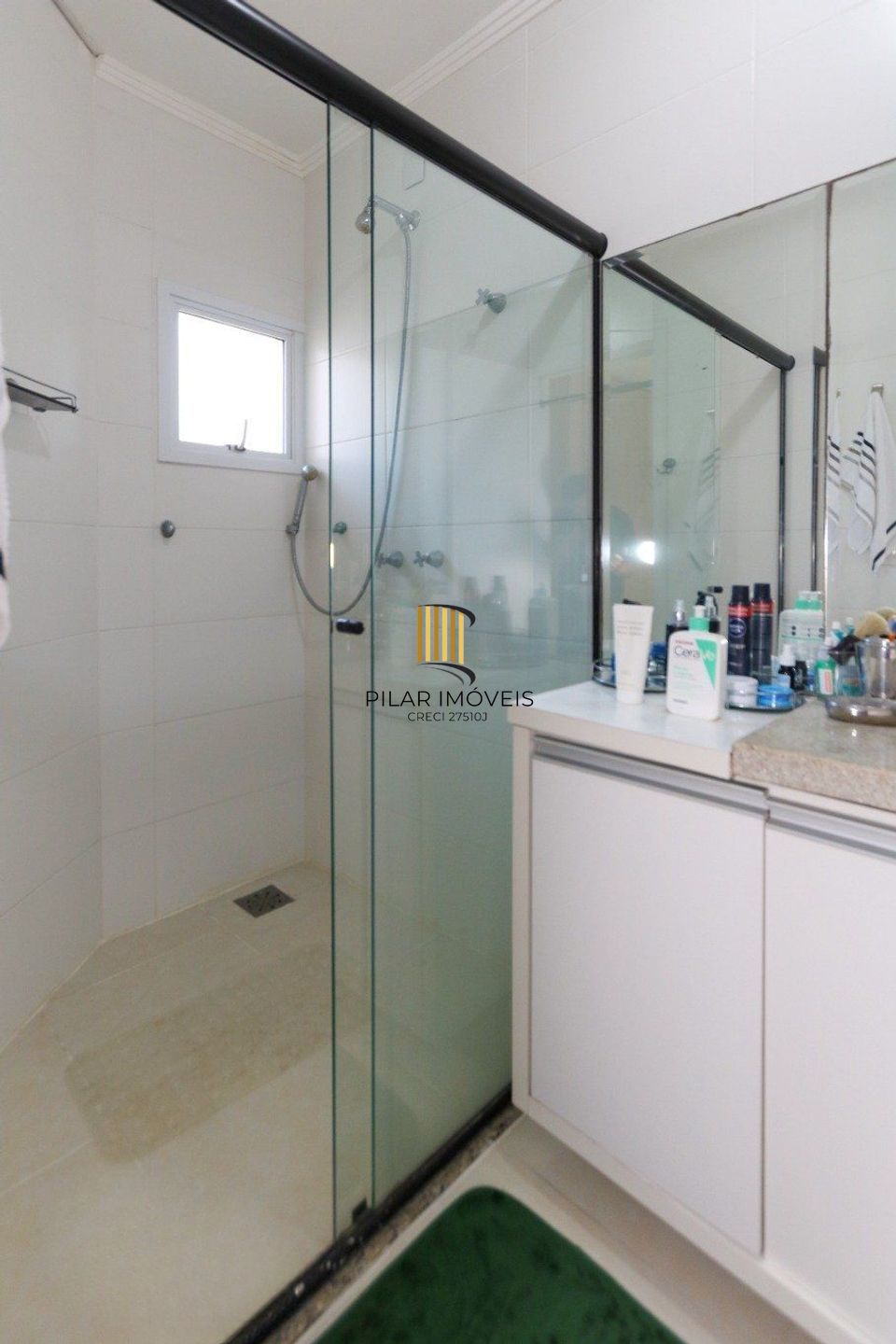 Casa em condomínio com 2 quartos e 2 vagas no bairro Marechal Rondon em Canoas.